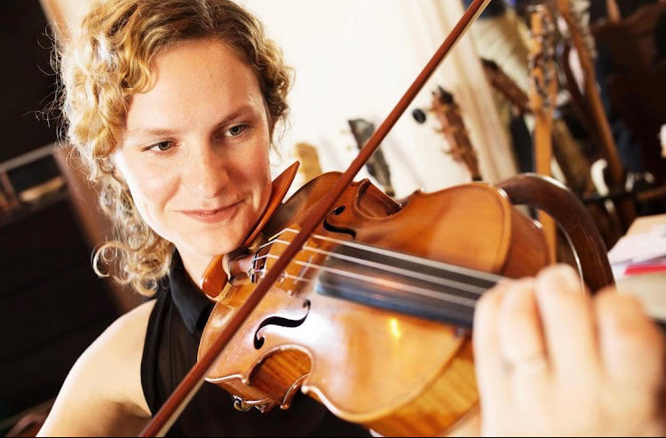 Anna Corcoran playing violin
