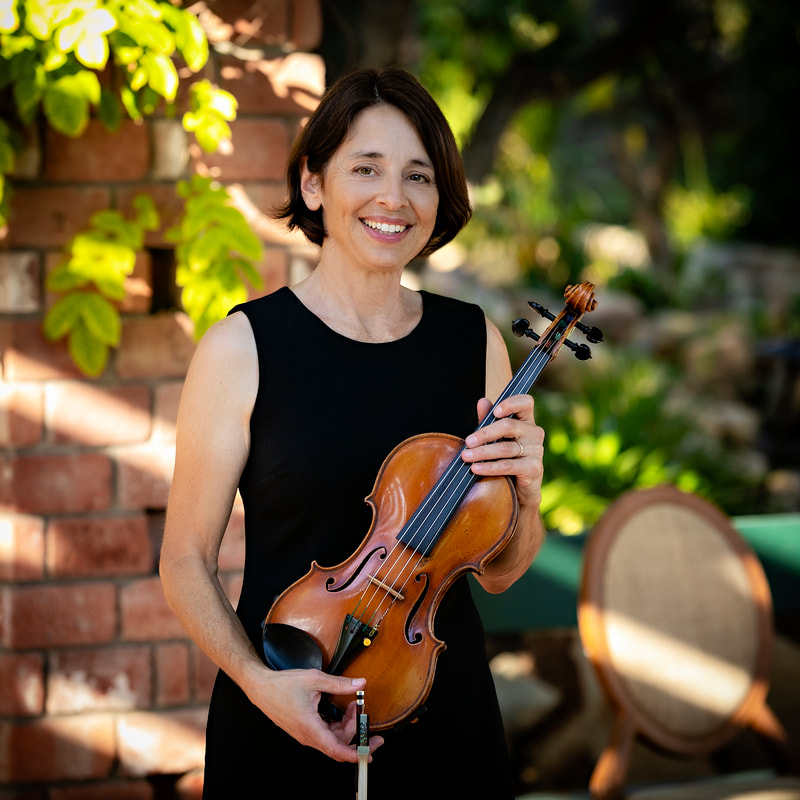 Emily Sommermann playing violin